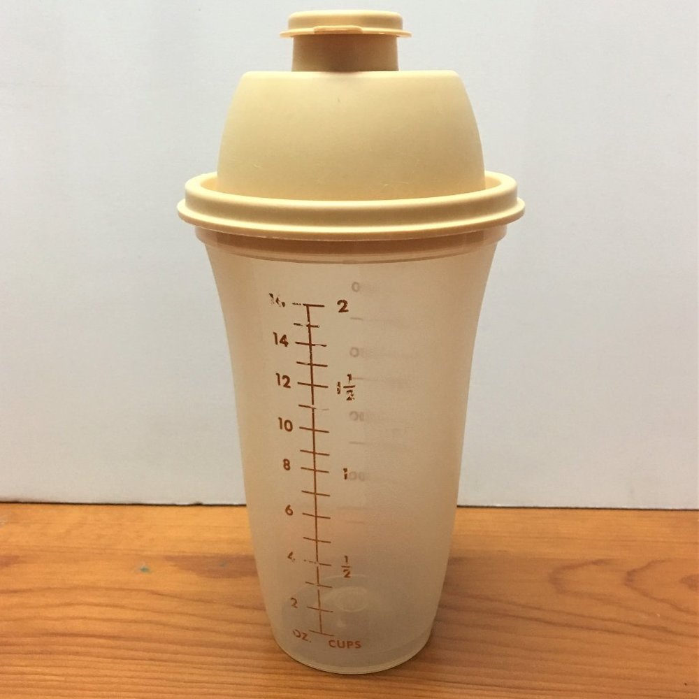 Harvest Gold Tupperware Quick Shake